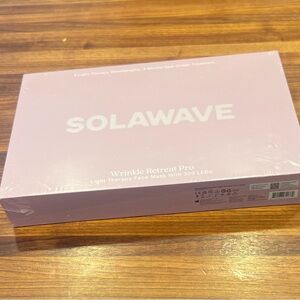 NEW- Solawave Wrinkle Retreat Pro Light Therapy Mask